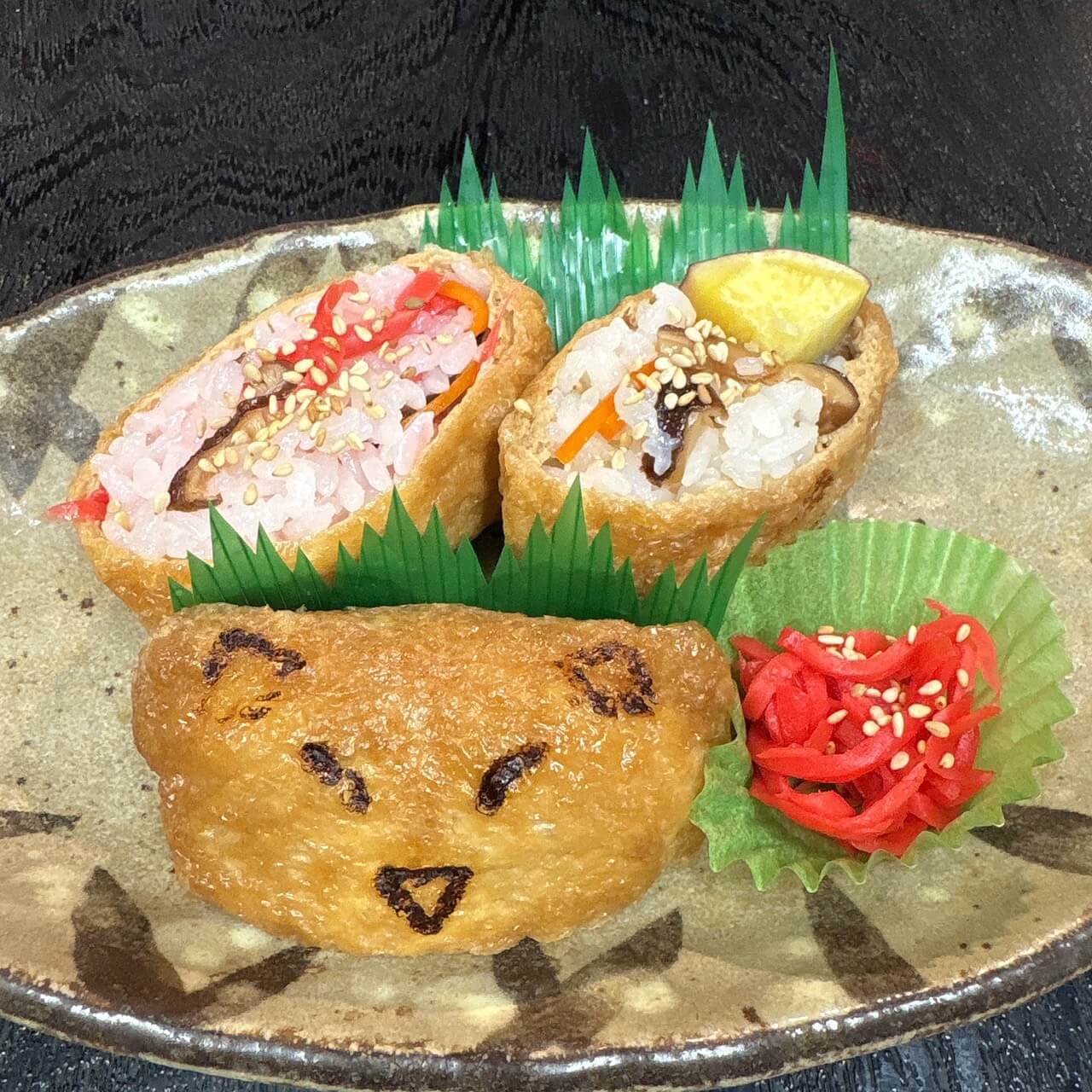 中総　屋内④　半田市新名物ごんいなり